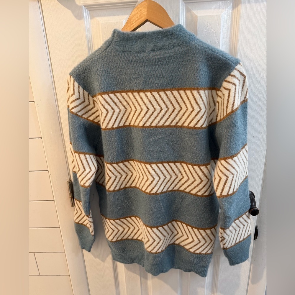 Men's Blue and White Chevron Sweater - Picture 3 of 3
